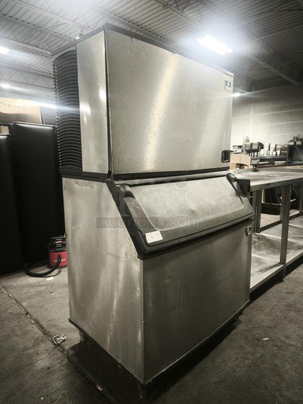 Manitowoc Ice IDT1500A/D970 ice machine with bin, 1688 lb capacity, air-cooled, stainless steel, 882 lb storage, used condition.