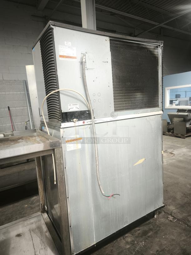 Manitowoc Ice IDT1500A/D970 ice machine with 882 lb bin, air-cooled, 1688 lb capacity, 208-230v, industrial condition.