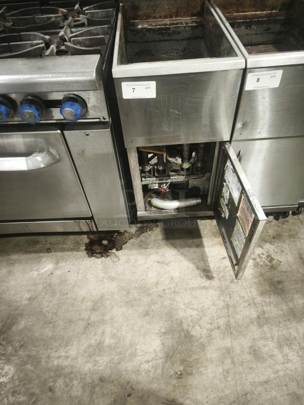 Southbend SB45S gas fryer, 42-50 lbs, 14"x14" fry area, visible internal components, fair condition, label with "7 QTY".