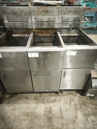 Southbend SB45S gas fryer, 42-50 lbs capacity, 14"x14" fry area; stainless steel, floor model, signs of use.