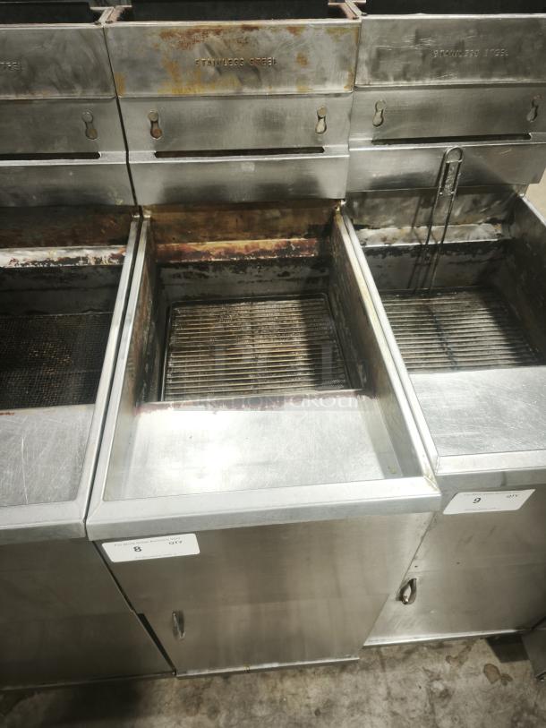 Southbend SB45S gas fryer, 42-50 lbs capacity, 14" x 14" fry area. Stainless steel, well-used condition, model labeled.