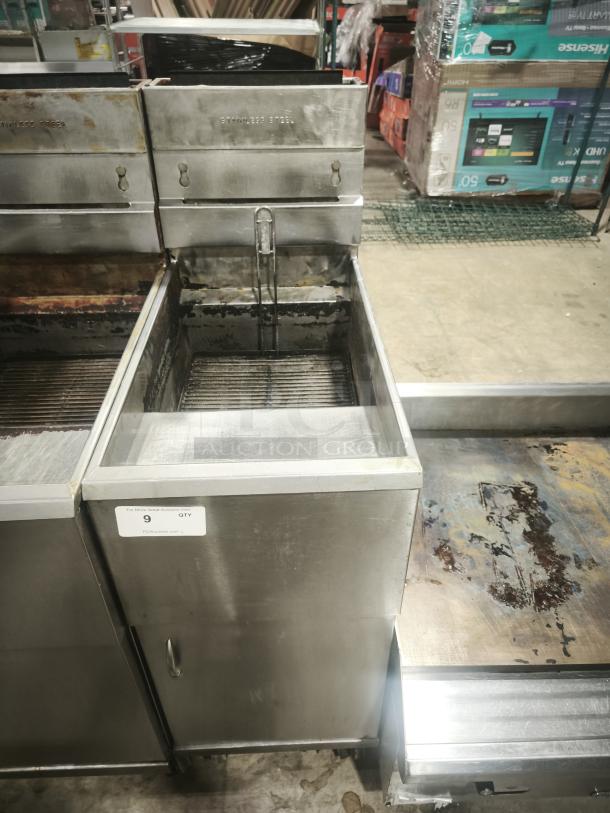 Southbend SB45S gas fryer, 14"x14" fry area, stainless steel, floor model, 42-50 lbs capacity, visible wear.