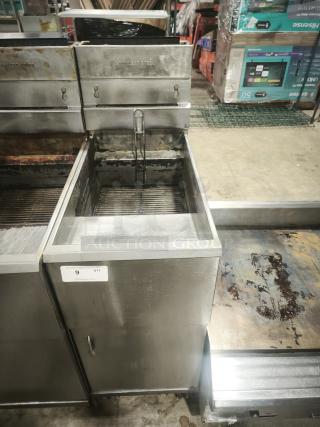 Southbend SB45S gas fryer, 14"x14" fry area, stainless steel, floor model, 42-50 lbs capacity, visible wear.