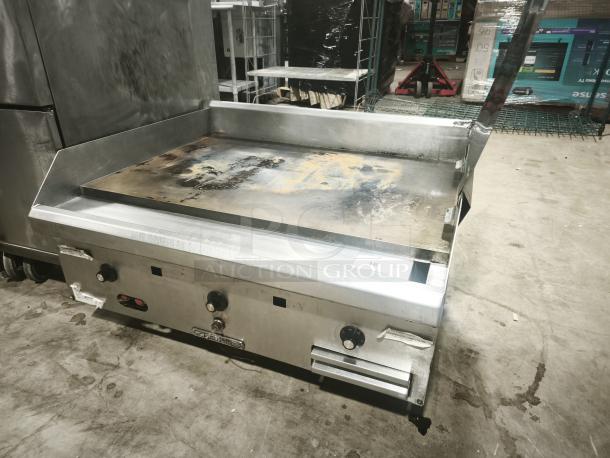 Southbend HDG-36 36" gas griddle, thermostatic controls, 1" steel plate, natural gas, used condition, visible surface wear.