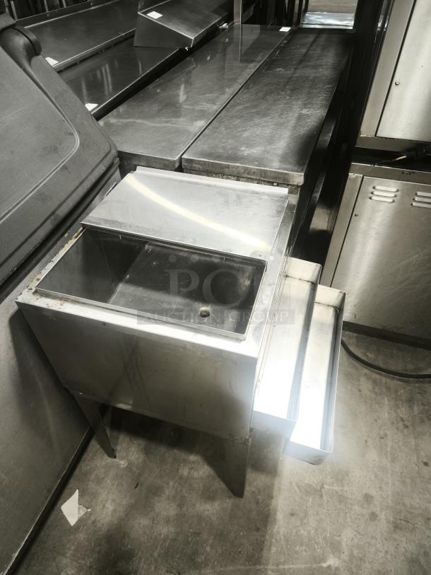 Underbar ice bin with built-in 7-circuit cold plate, stainless steel, good condition, suitable for bar setups.