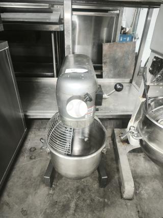 Avantco MX20 20 Qt. Planetary Stand Mixer with guard, 120V, 1 1/2 hp, heavy-duty, includes standard accessories.