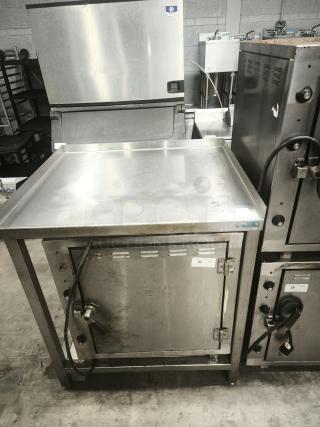 Globe SP30 stainless steel table, 1-shelf, used condition. Sturdy design with visible wear. Ideal for commercial kitchens.