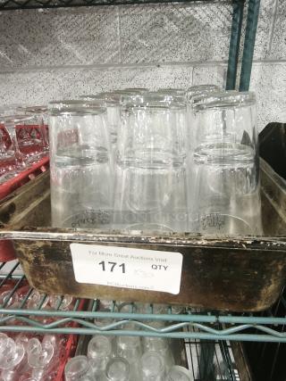 Vintage glass tumblers, clear, set of 30, displayed in a crate. Condition suggests restaurant use. Auction tag: Lot 171.