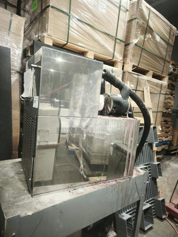 Perlick 4414 draft beer system power pack with air-cooled, 1 pump. Used condition, stainless steel exterior.