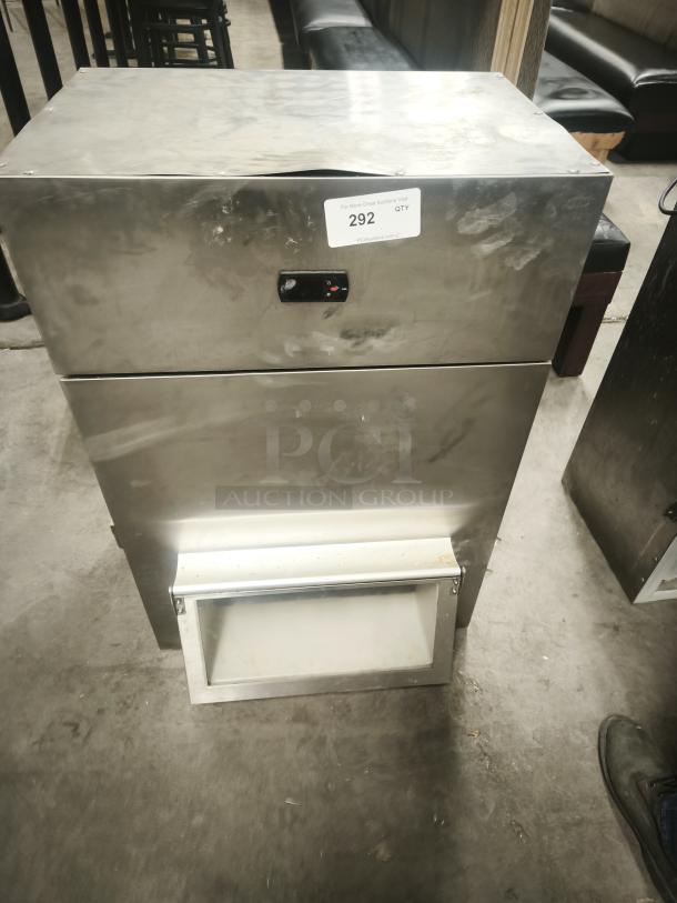 Silver King SKDL25-ESUS2 refrigerated lettuce crisper. Stainless steel, good condition, digital display, auction tag 292.
