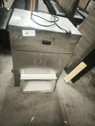 Silver King SKDL25-ESUS2 refrigerated lettuce crisper, stainless steel, visible power cord, auction tag 296, used condition.