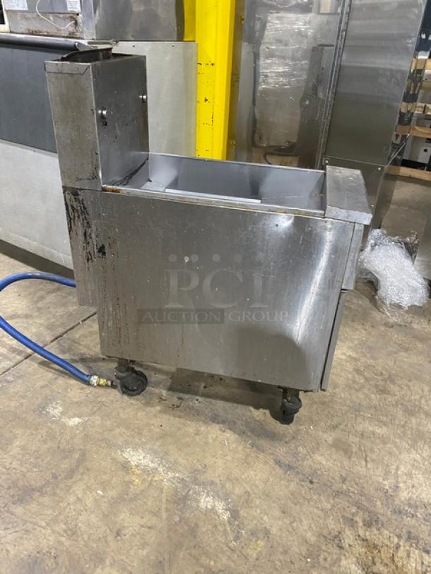 Pitco SG14S commercial stainless steel 40 lb. deep fat fryer on casters, natural gas powered with backsplash. Used condition.