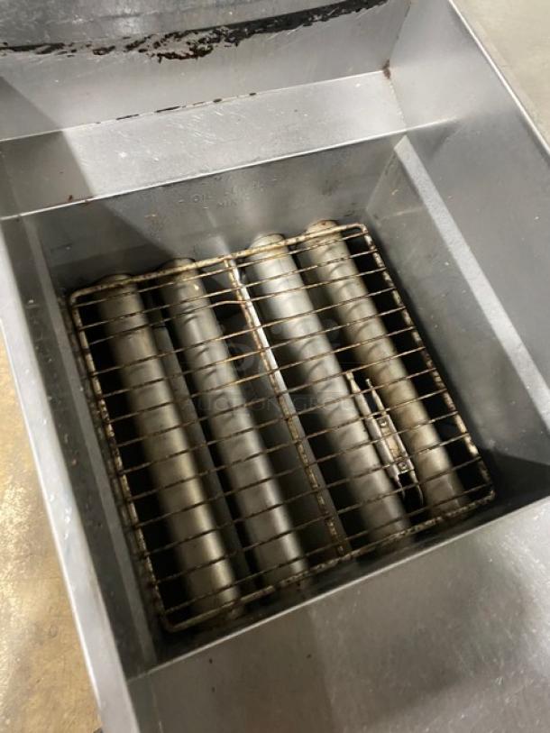 Pitco SG14S stainless steel natural gas deep fryer, 40 lb capacity, back splash, SN: G16FD051768, on casters.