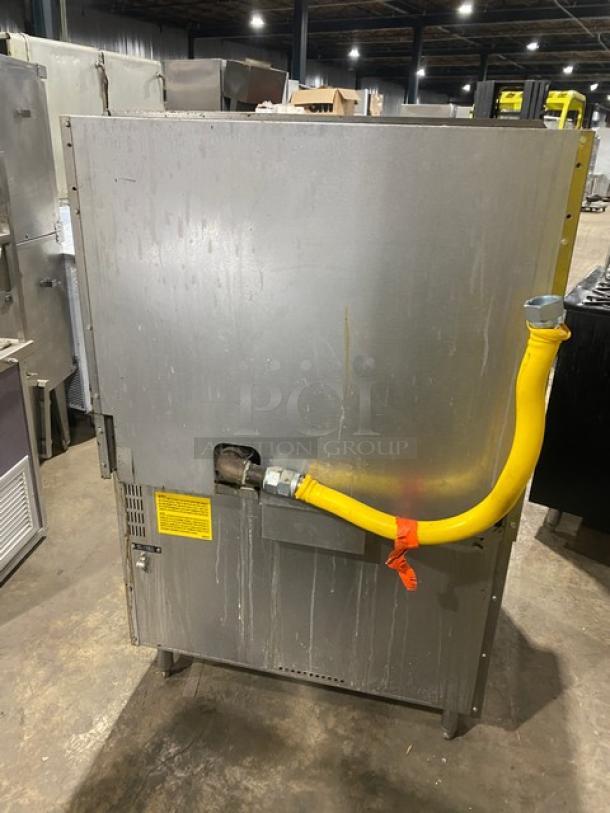 Vulcan V6B36S commercial 6-burner range/oven combo, stainless steel, natural gas, with backsplash, wired rack, on legs.