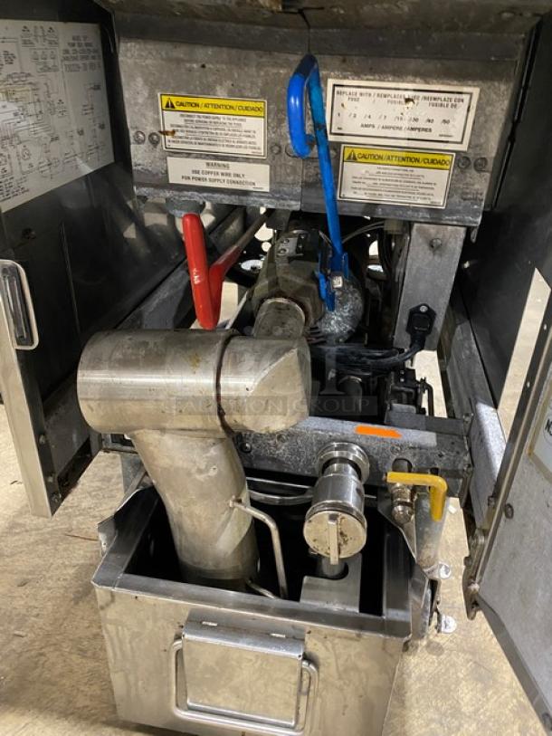 Pitco SFSE14S stainless steel electric fryer with filtration system, basket hanger, backsplash, and casters. 208V 3-phase.