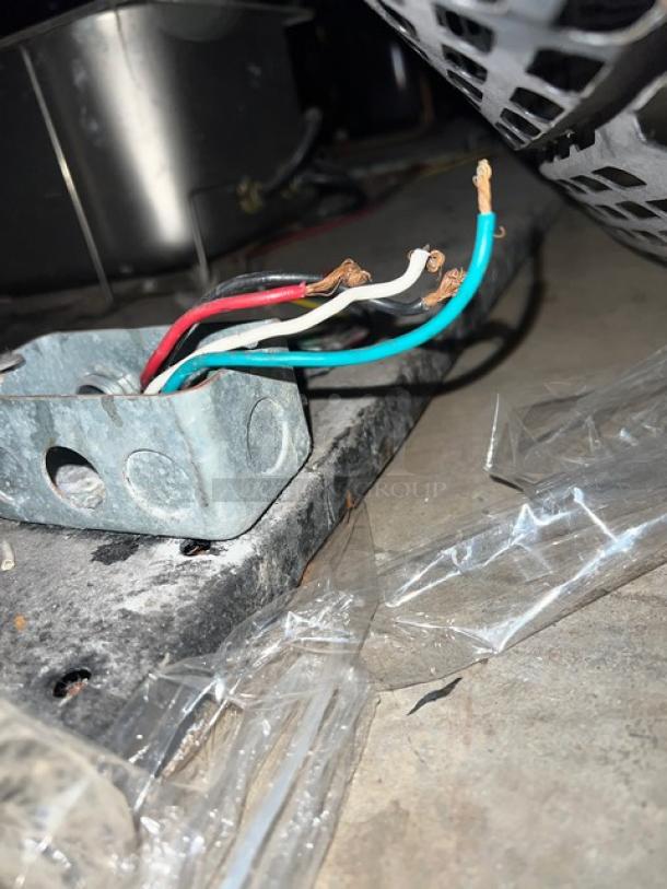 Electrical wires and metal junction box, part of a disassembled Federal Industries RSSD678SC5 display case. Condition not fully shown.