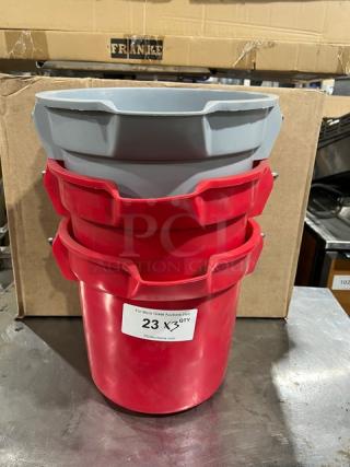 Rubbermaid BRUTE Series commercial utility bucket, 14 qt, gray and red, new condition, with pail style grip handle.