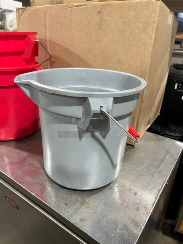 NEW Rubbermaid BRUTE 14 Qt. round utility bucket, gray with a red pail style grip handle, features durability and versatility.
