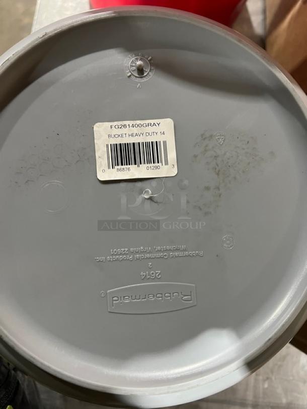 Rubbermaid BRUTE 14 Qt. Round Utility Bucket, gray and red, with pail-style grip handle. New condition, labeled "Heavy Duty 14."