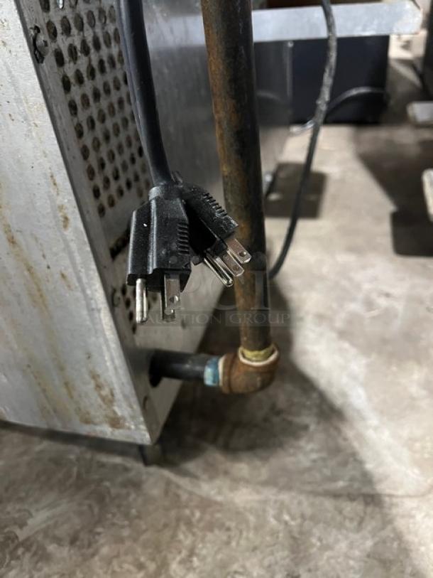 Southbend SL Series stainless steel gas convection oven plug and gas line. Wired oven rack, on casters, auction item.