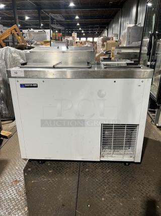 Master-Bilt FLR60 commercial ice cream topping unit with refrigerated base, white, 115V, on casters; Model: FLR-60 SN: 31169-C-011.