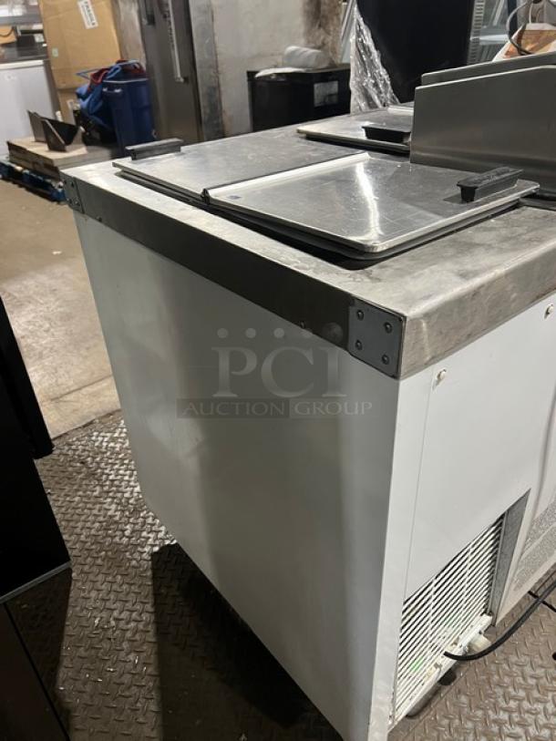 Master-Bilt FLR60 commercial ice cream topping unit, refrigerated base, white, on casters, Model: FLR-60 SN: 31169-C-011, 115V 1 Phase.