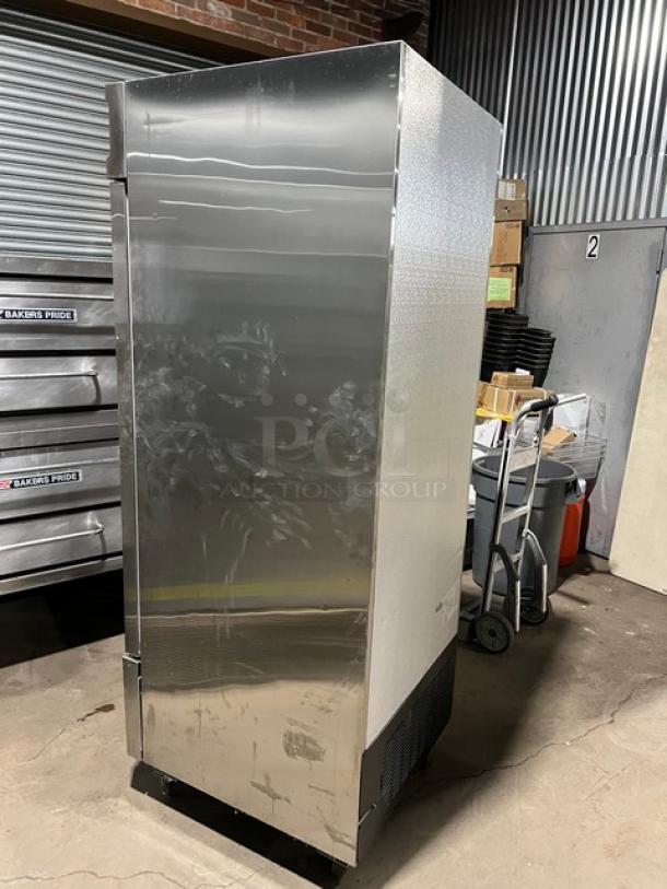 Avantco CFD Series single-door stainless steel reach-in freezer, Model 178CFD1FF, on casters, with poly-coated wire rack.