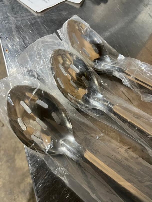 NEW Winco Prime Series 18" slotted basting spoon, model BSSN18. Stainless steel, in original packaging, excellent condition.
