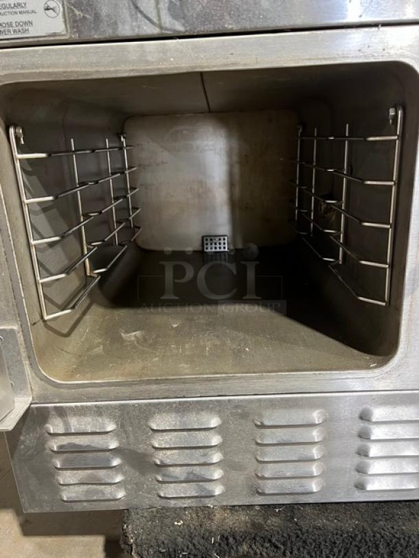 Vulcan C24EA3 countertop convection steamer, stainless steel, includes universal pan rack. Suitable for 208/240V, 3/1 phase.