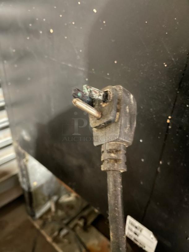 Beverage-Air MT27 commercial refrigerator plug. Condition: worn with visible damage. 