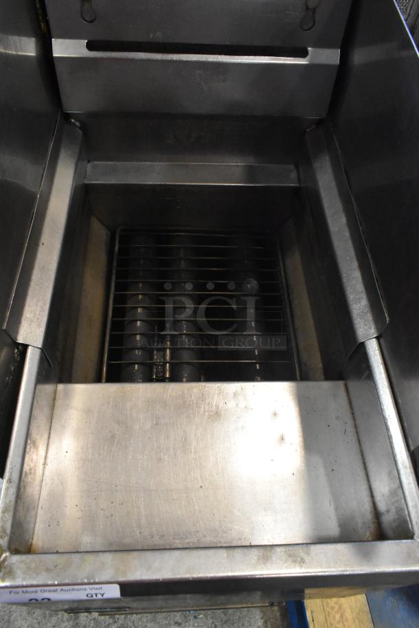 Pitco Frialator 35C stainless steel gas deep fryer, 90,000 BTU, includes 2 metal fry baskets. Clean condition, ideal for restaurants.