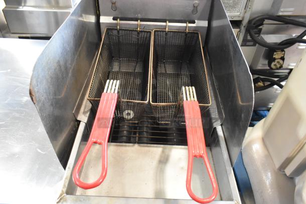 Pitco Frialator 35C stainless steel deep fryer, natural gas, 90,000 BTU, two metal fry baskets with red handles.