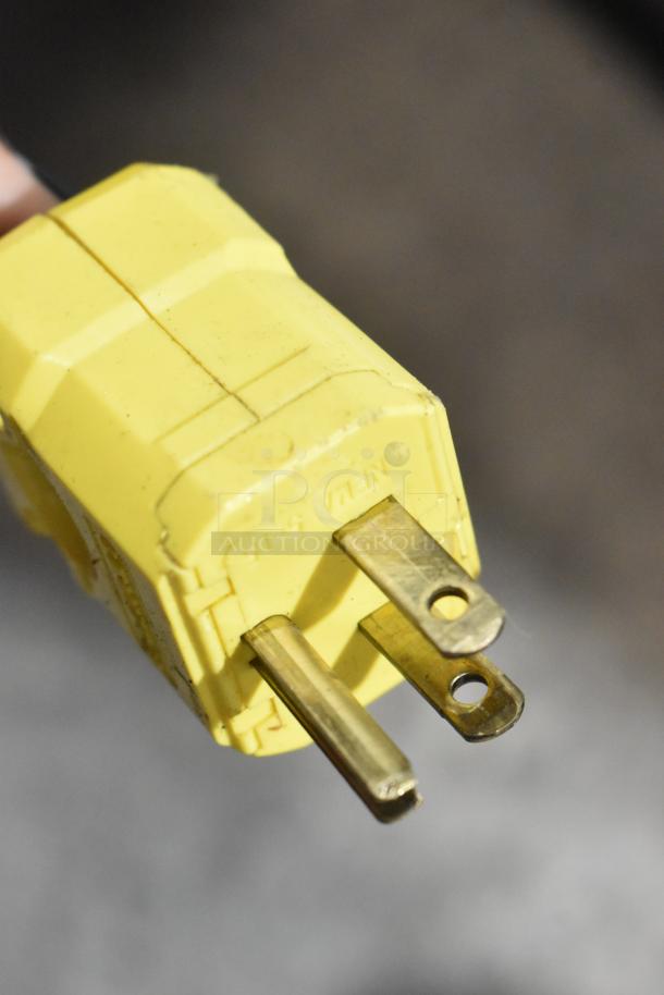 Yellow electrical plug for the 2019 Delfield 406P-STAR2 cooler, 115 volts, 1 phase.