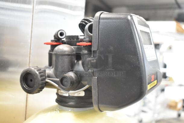 3M water softener tank with control valves and digital display, in good condition. Visible 3M label indicating model.