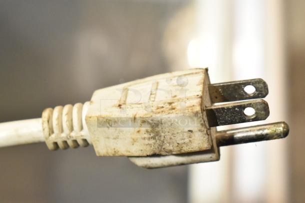 Power plug of XS-160YX Metal Chest Merchandiser, 110 Volts, 1 Phase. Plug shows signs of wear and use.