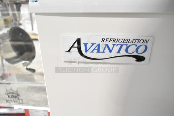 Brand new Avantco 193BCD72W 72" curved glass white dry bakery display case, metal, 110-120V, scratch and dent condition.