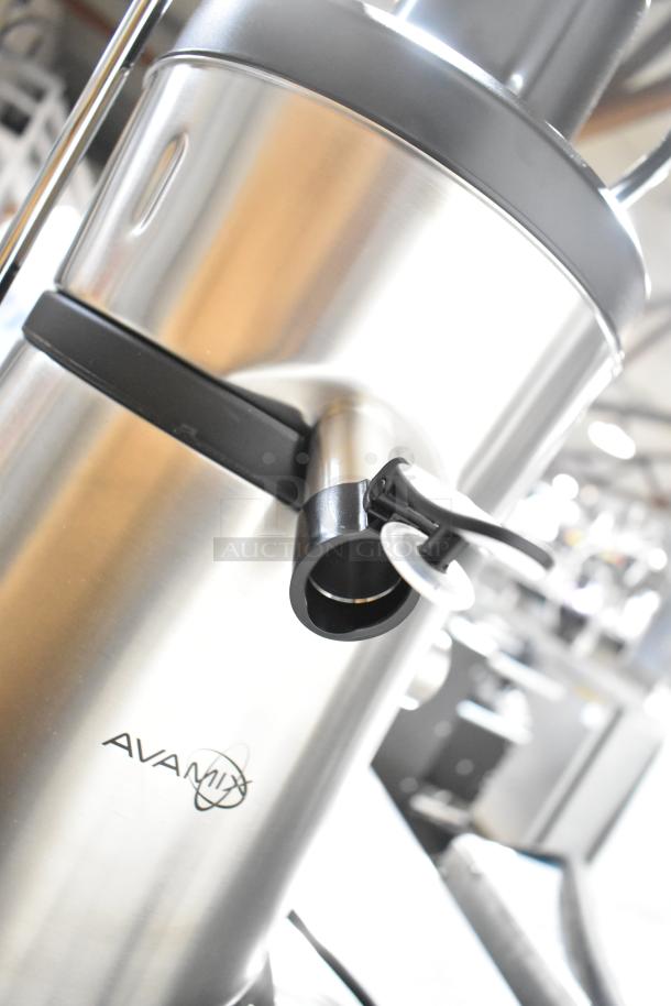 BRAND NEW 2025 AvaMix 928JE700 stainless steel juice extractor with pulp ejection, 120V, 1 Phase, minor scratches.