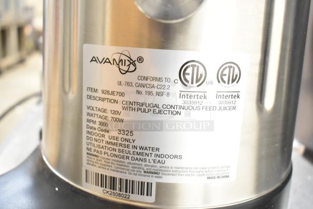 AvaMix 928JE700 stainless steel juice extractor, 120V, 700W, scratch and dent. Features pulp ejection and continuous feed.