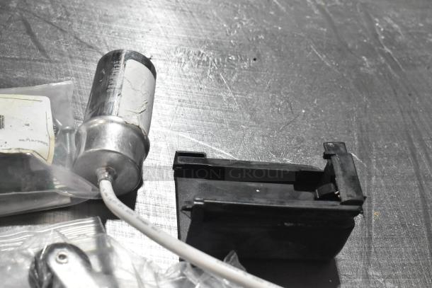 Brand new hydraulic door closer KAS1094-000012 with additional components in packaging; pristine condition.