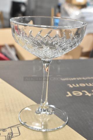 Box of 5 Pasabahce glasses, brand new with scratch and dent. Crystal pattern, elegant design, clear glass.