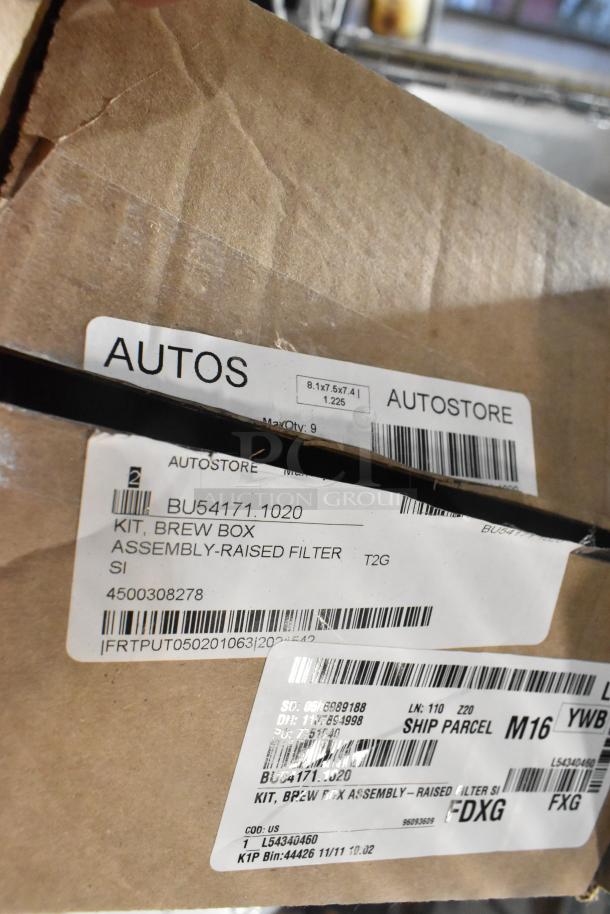 New scratch and dent auction items include Avantco Ice 19495590 water pump, Estella Caffe 236PMSP1 heating block, and Brew Box assembly.