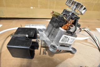 Brand new Vitamix 062467 motor for blenders, model 96562467, with minor scratches and dents, visible label indicates specs.