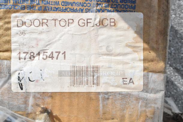 Label on a packaging box reading "DOOR TOP GFJ6CB -36" with barcode 00015 5864 2 and number 17815471.