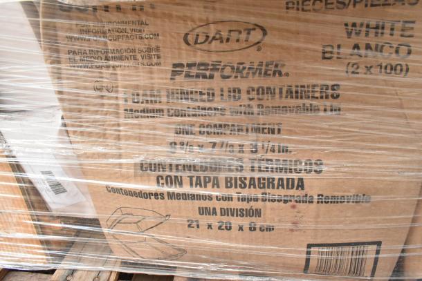 Pallet of Dart Performer foam containers, 200 pieces, new condition, 21x20x8 cm, sealed in plastic wrap, visible labels.