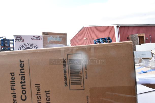 20 new scratch and dent items including ice bags, catering trays, and containers. Boxes labeled with "500 VASOS" and "phade".