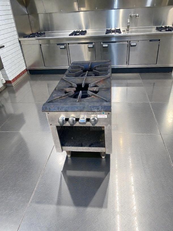 Commercial 2-burner gas hot plate range, heavy-duty cast iron, outstanding condition, NSF style, tested and working.