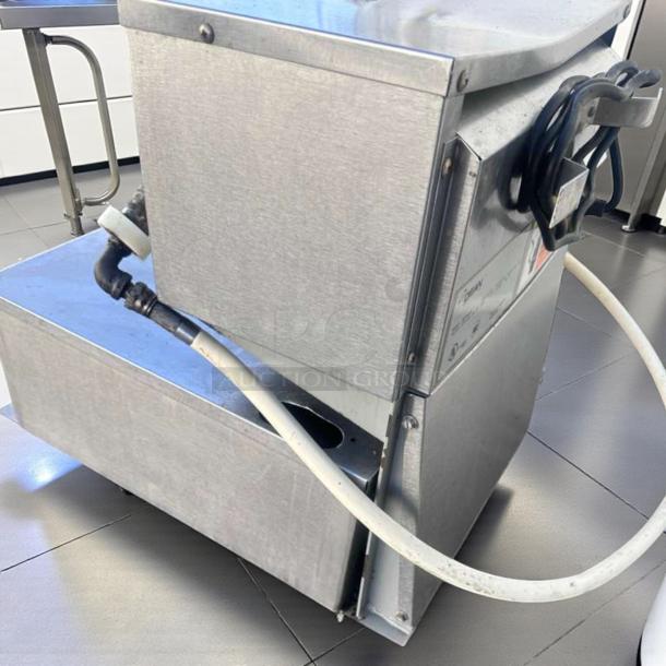 Dean UFM90U80 portable fryer oil filter in premium condition, tested and working, 110-120V, NSF & UL listed, with attached hose.