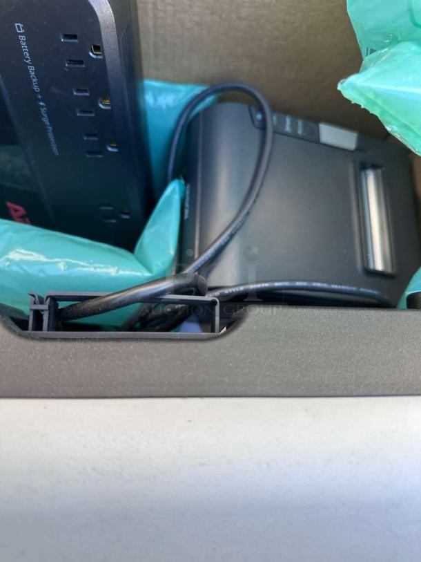 Brand new PAR EverServ Customer Display in original box, never used. Includes power cables. Model: PAR-S-POS-0295.