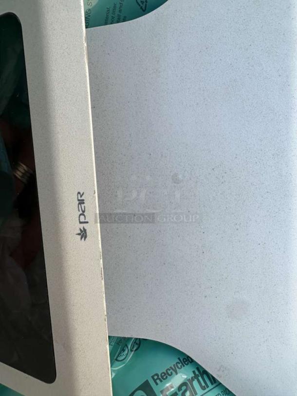 Brand new PAR EverServ Customer Display in original box. Commercial POS screen, never used, model PAR-S-POS-0295.