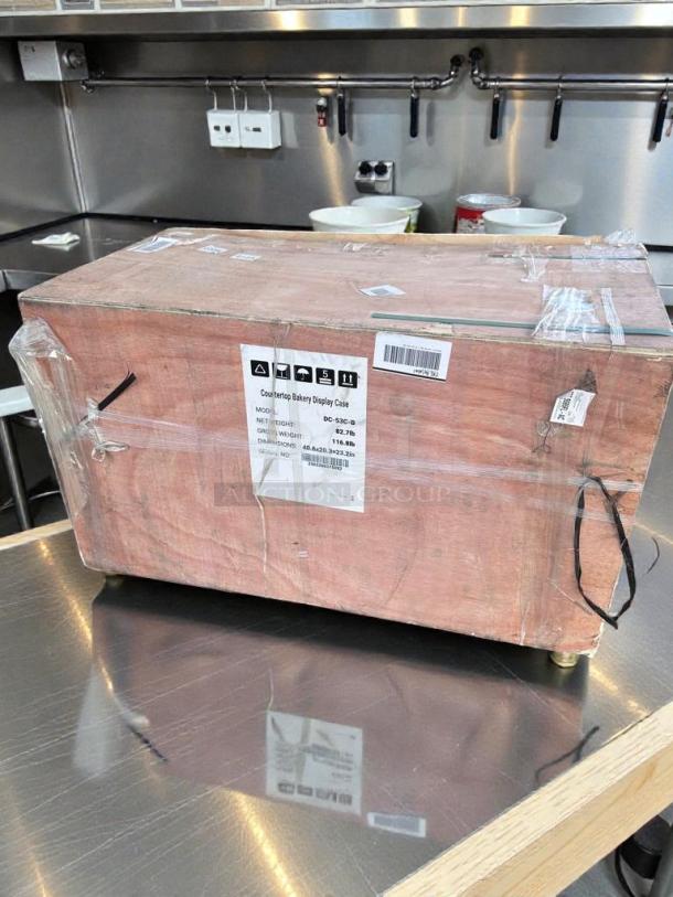 Brand new KoolMore DC-53C-B countertop bakery display case in original crate. Never used, premium condition, curved glass.